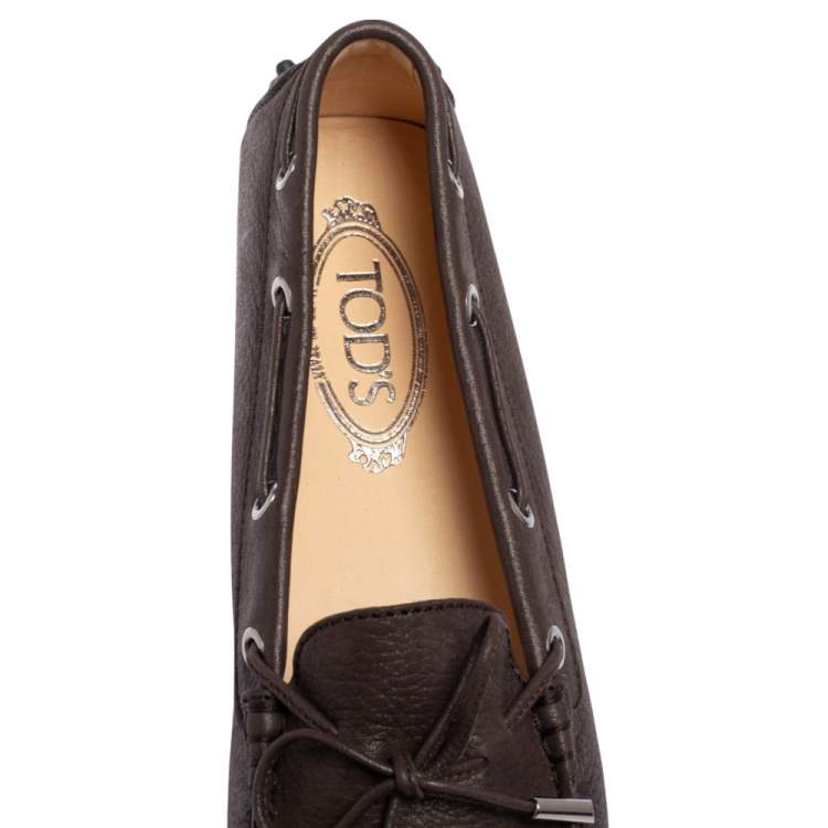 مملوكة مسبقًا Tod's Dark Brown Shimmer Leather Heaven Bow Loafers Size 39