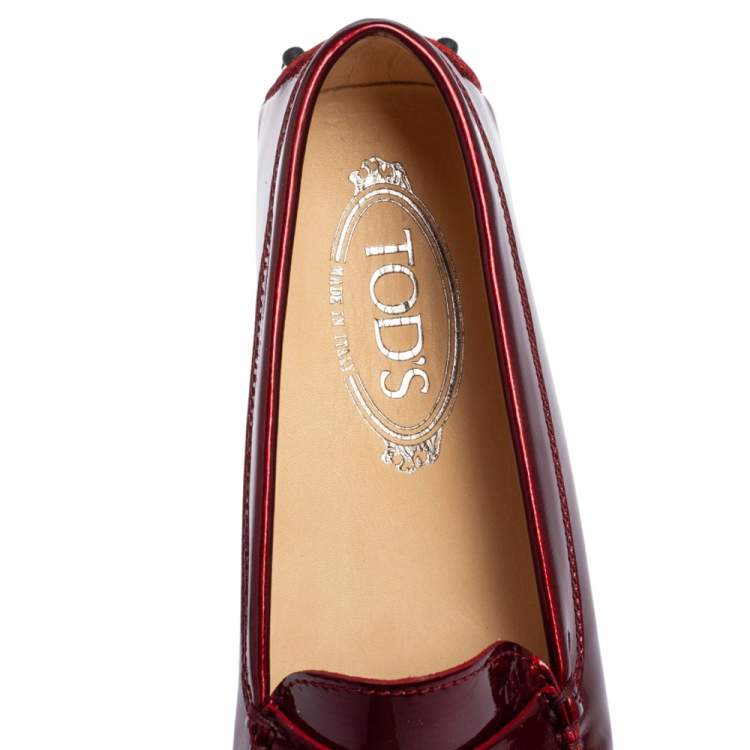 مملوكة مسبقًا Tod's Burgundy Patent Leather Penny Loafers Size 36.5