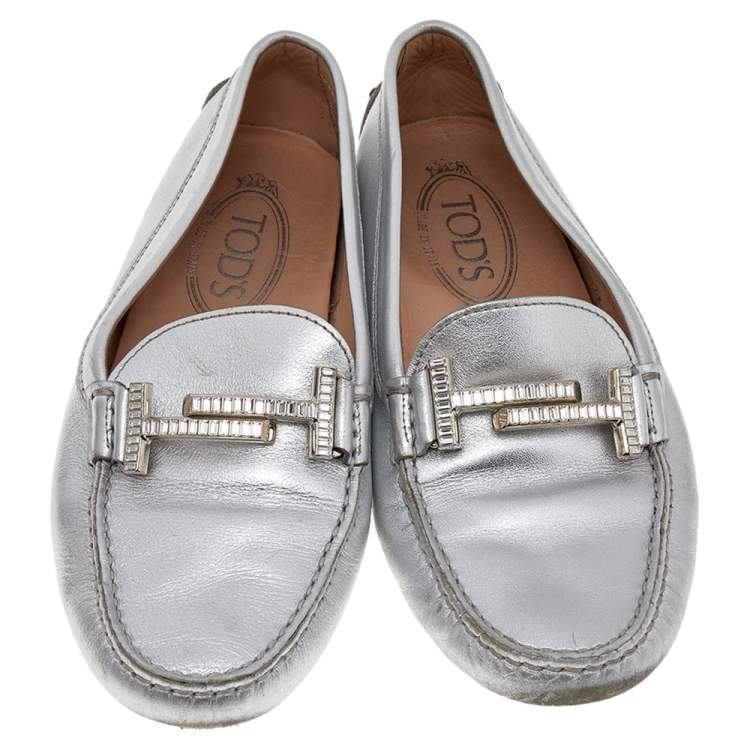 Pre Owned Tod's Silver Leather Slip on Loafers Size 36