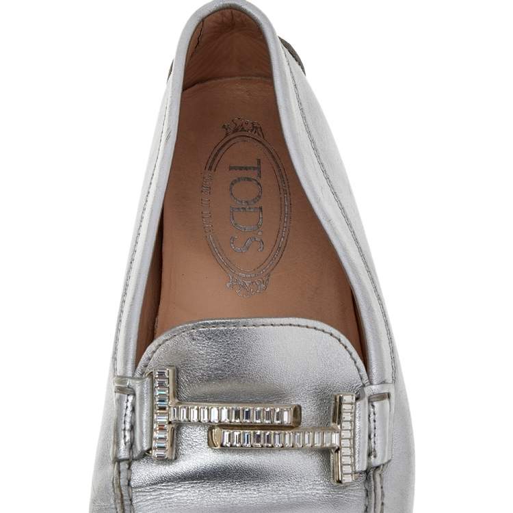 Pre Owned Tod's Silver Leather Slip on Loafers Size 36