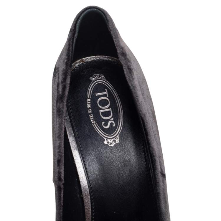 Pre Owned Tod's Grey Velvet Round Toe Pumps Size 35