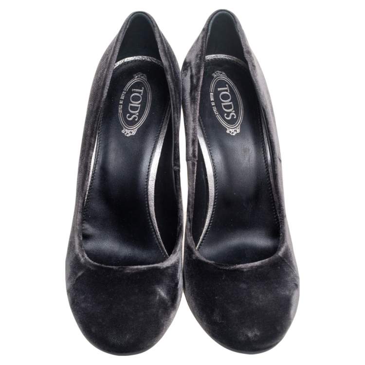 Pre Owned Tod's Grey Velvet Round Toe Pumps Size 35