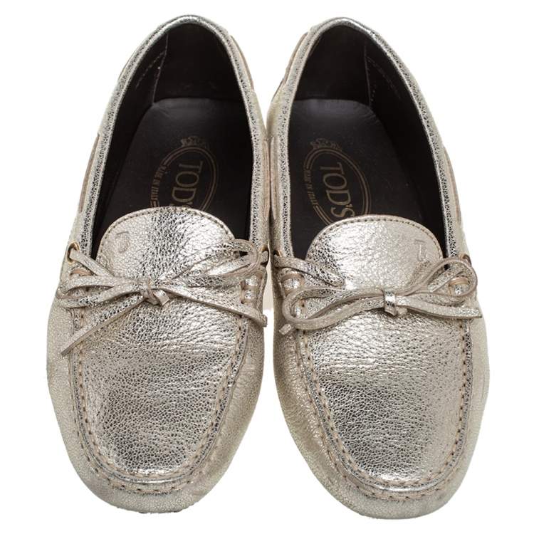Pre Owned Tod's Gold Crinkled Leather Bow Driving Loafers Size 38