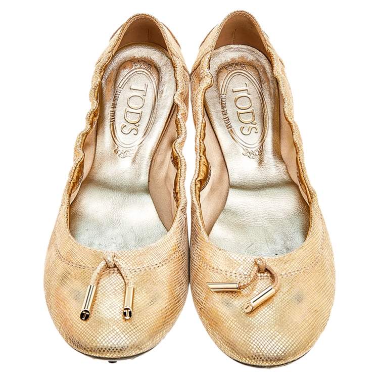 Pre Owned Tod's Metallic Gold Textured Suede Bow Scrunch Ballet Flats Size 38.5