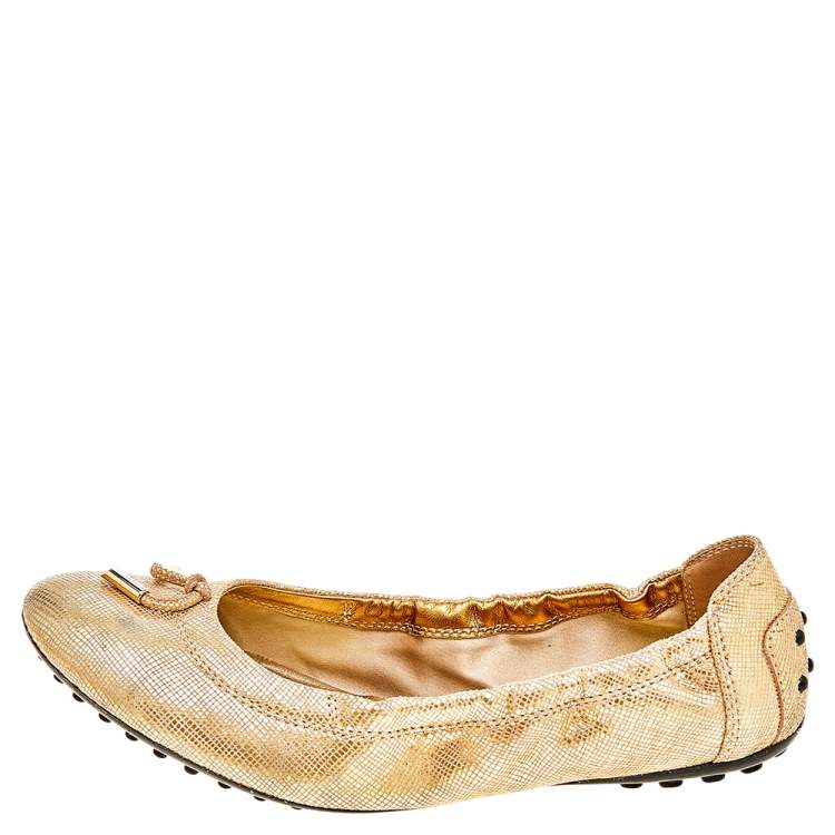 Pre Owned Tod's Metallic Gold Textured Suede Bow Scrunch Ballet Flats Size 38.5