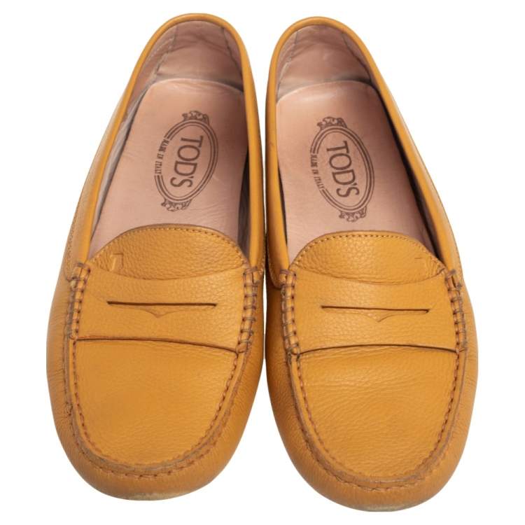 مملوكة مسبقًا Tod's Yellow Leather Slip On Loafers Size 39.5