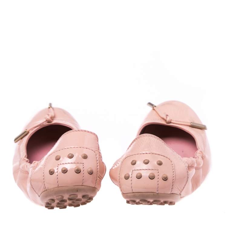 Pre Owned Tod's Salmon Pink Patent Leather Ballerina Scrunch Flats Size 37