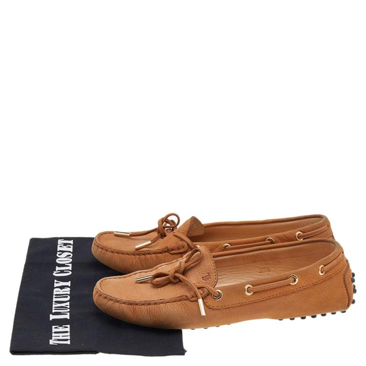 مملوكة مسبقًا Tod's Tan Nubuck Leather Bow Slip On Loafers Size 37.5