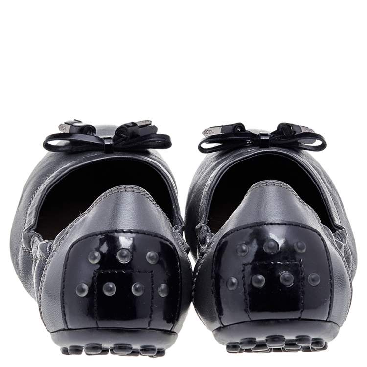 Pre Owned Tod's Grey/Black Patent And Leather Buckle Detail Scrunch Ballet Flats Size 36.5