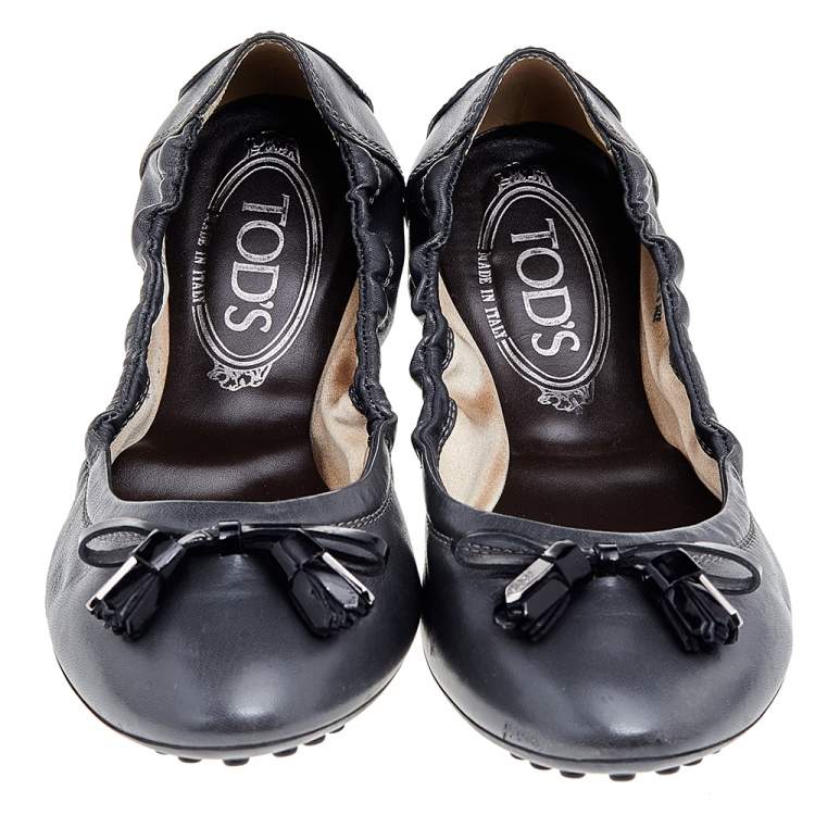 Pre Owned Tod's Grey/Black Patent And Leather Buckle Detail Scrunch Ballet Flats Size 36.5