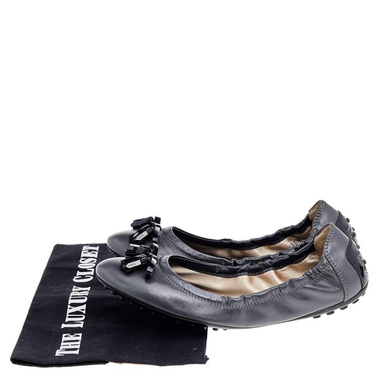 Pre Owned Tod's Grey/Black Patent And Leather Buckle Detail Scrunch Ballet Flats Size 36.5