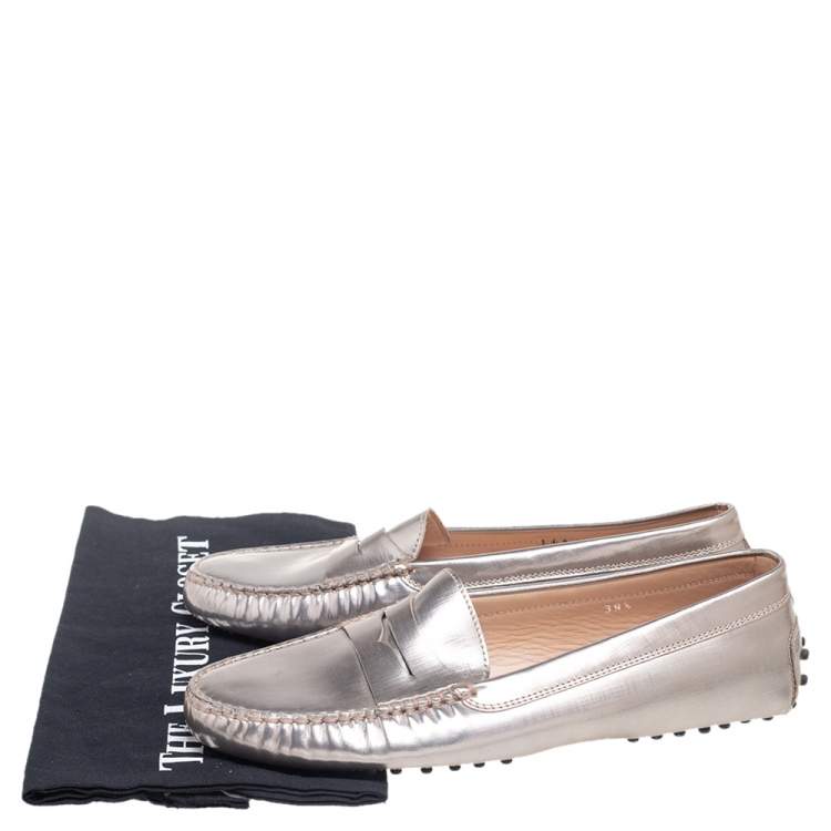 Pre Owned Tod's Silver Glossy Leather Slip-On Loafers Size 39.5