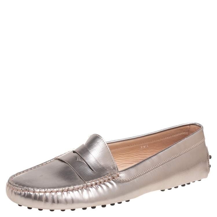Pre Owned Tod's Silver Glossy Leather Slip-On Loafers Size 39.5