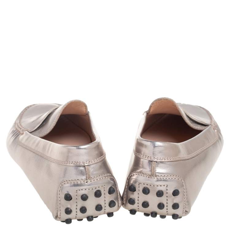 Pre Owned Tod's Silver Glossy Leather Slip-On Loafers Size 39.5