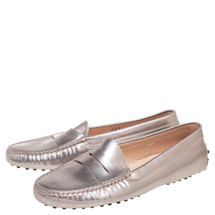 Pre Owned Tod's Silver Glossy Leather Slip-On Loafers Size 39.5