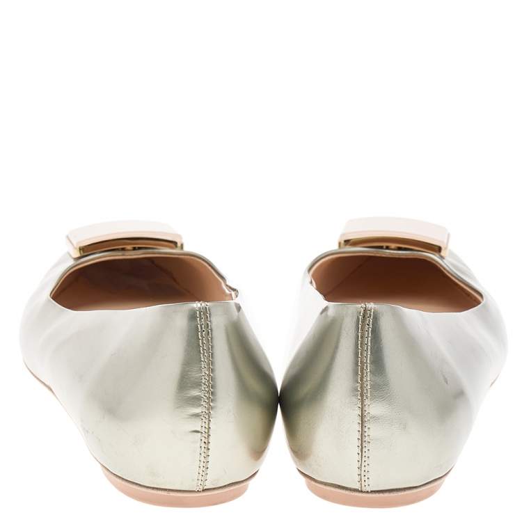 Pre Owned Tod's Silver/Pink Patent Leather Buckle Detail Flats Size 39.5