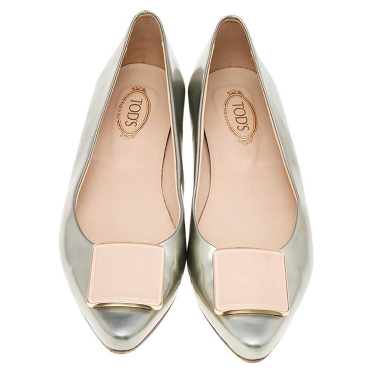 Pre Owned Tod's Silver/Pink Patent Leather Buckle Detail Flats Size 39.5