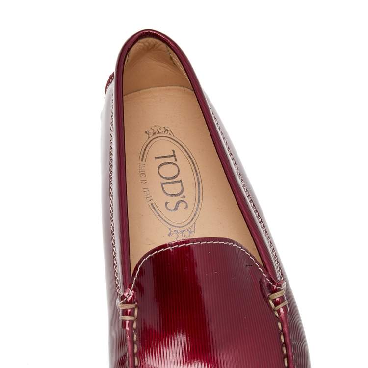 Pre Owned Tod's Burgundy Patent Leather Slip On Loafers Size 38