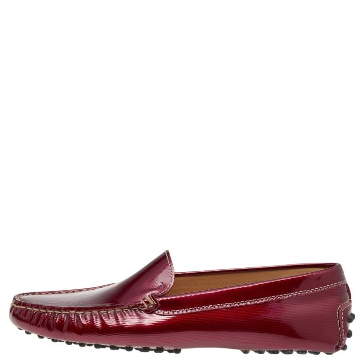 Pre Owned Tod's Burgundy Patent Leather Slip On Loafers Size 38