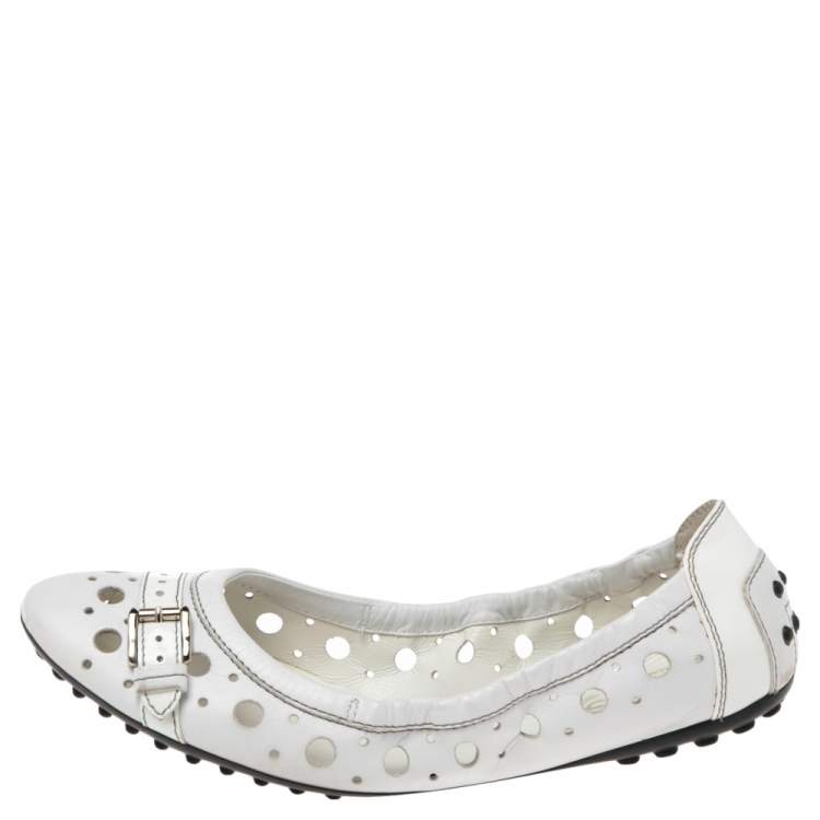 Pre Owned Tod's White Patent and Laser Cut Leather Scrunch Ballet Flats Size 37.5
