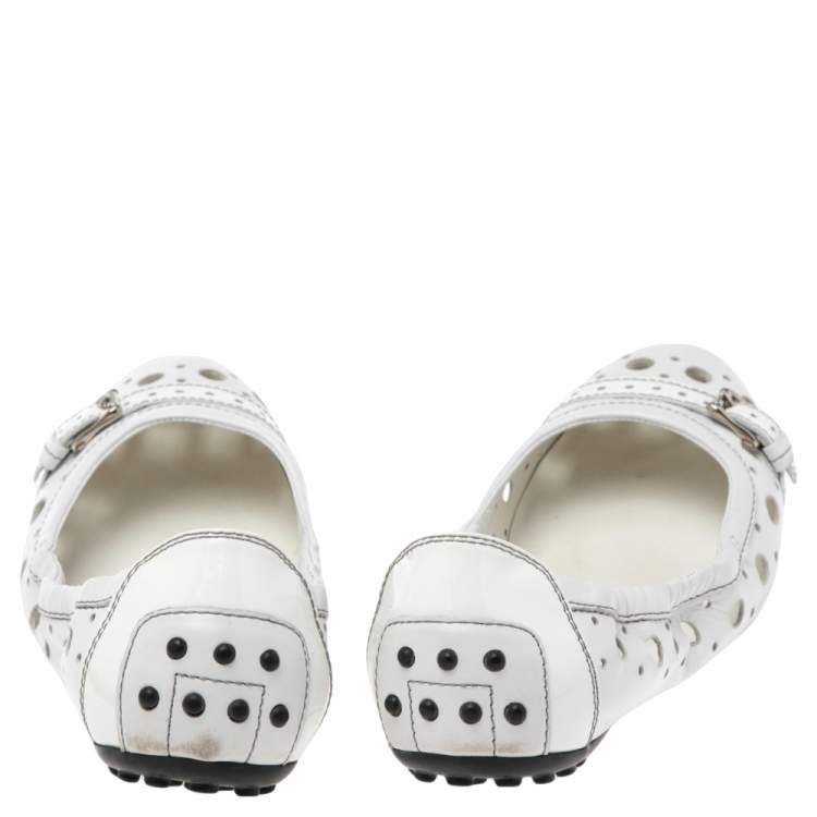 Pre Owned Tod's White Patent and Laser Cut Leather Scrunch Ballet Flats Size 37.5