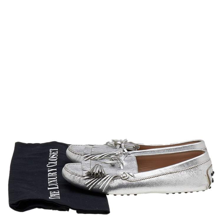 Pre Owned Tod's Silver Leather Tassel Bow And Fringe Slip On Loafers Size 39