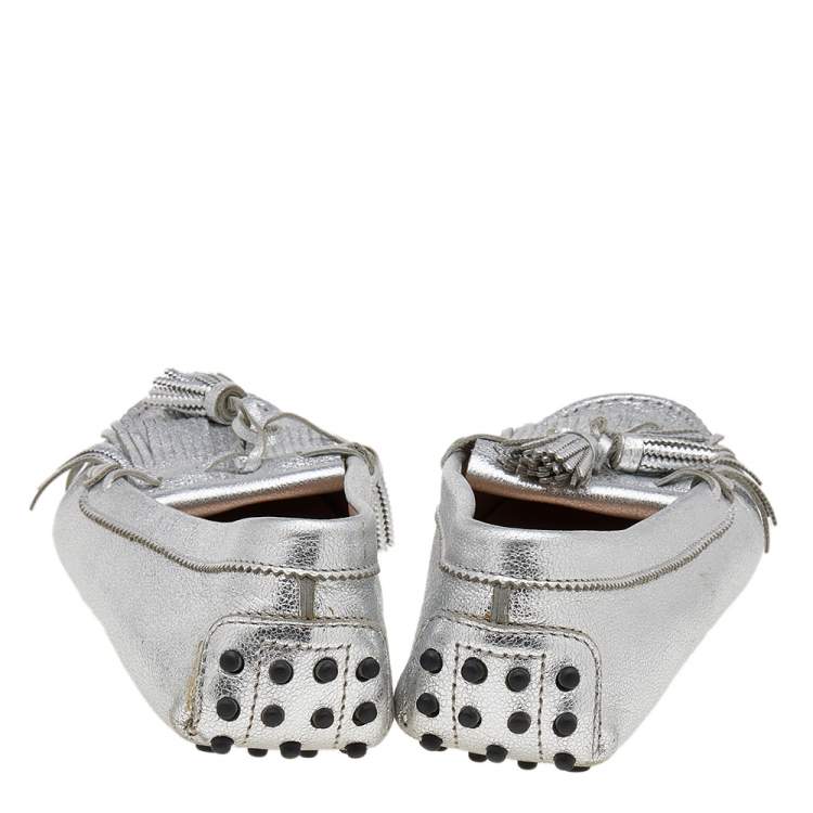 Pre Owned Tod's Silver Leather Tassel Bow And Fringe Slip On Loafers Size 39