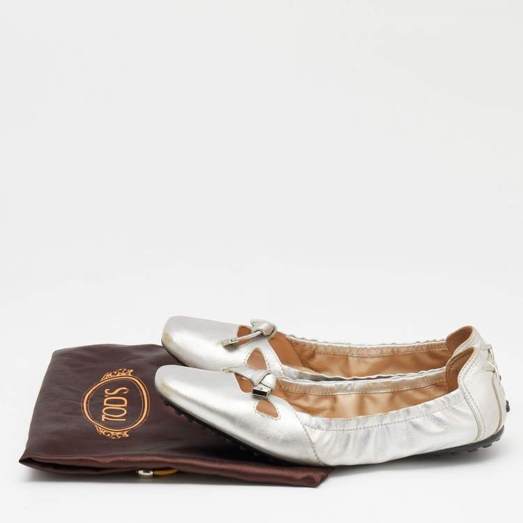 Pre Owned Tod's Metallic Silver Leather Scrunch Ballet Flats Size 37.5