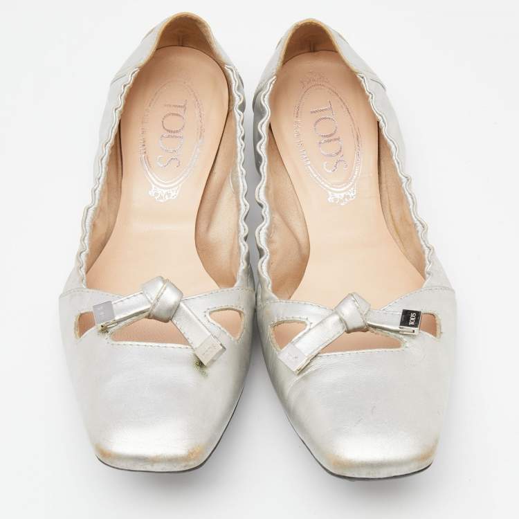 Pre Owned Tod's Metallic Silver Leather Scrunch Ballet Flats Size 37.5