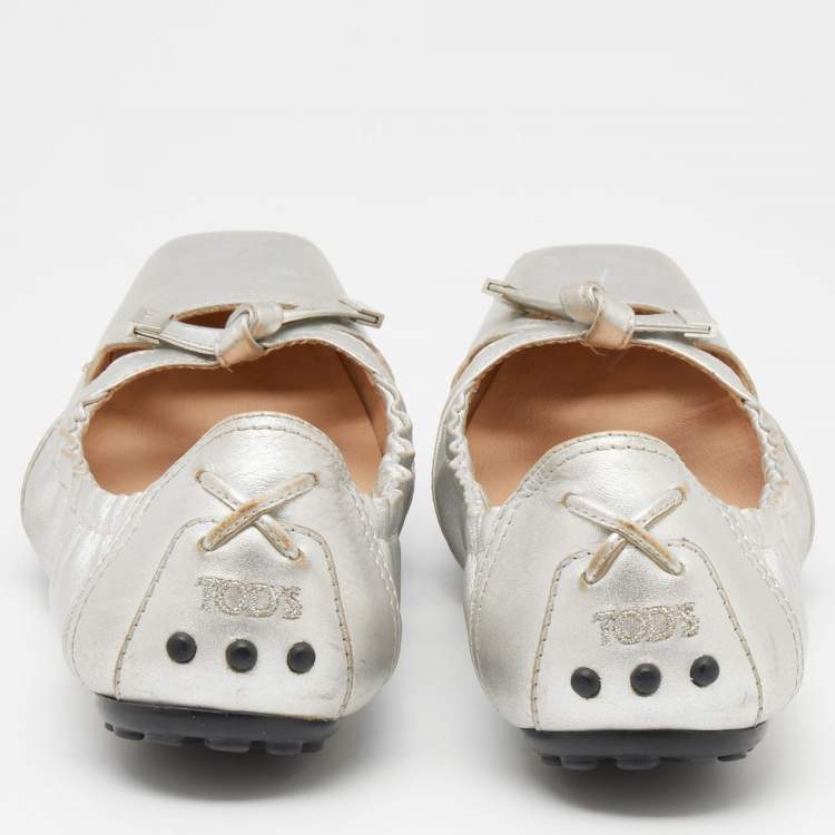 Pre Owned Tod's Metallic Silver Leather Scrunch Ballet Flats Size 37.5