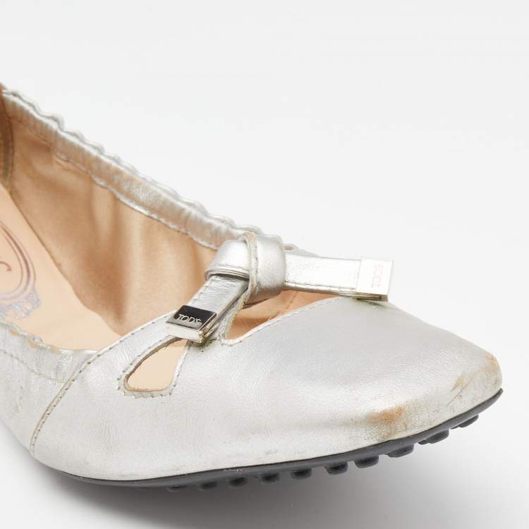 Pre Owned Tod's Metallic Silver Leather Scrunch Ballet Flats Size 37.5