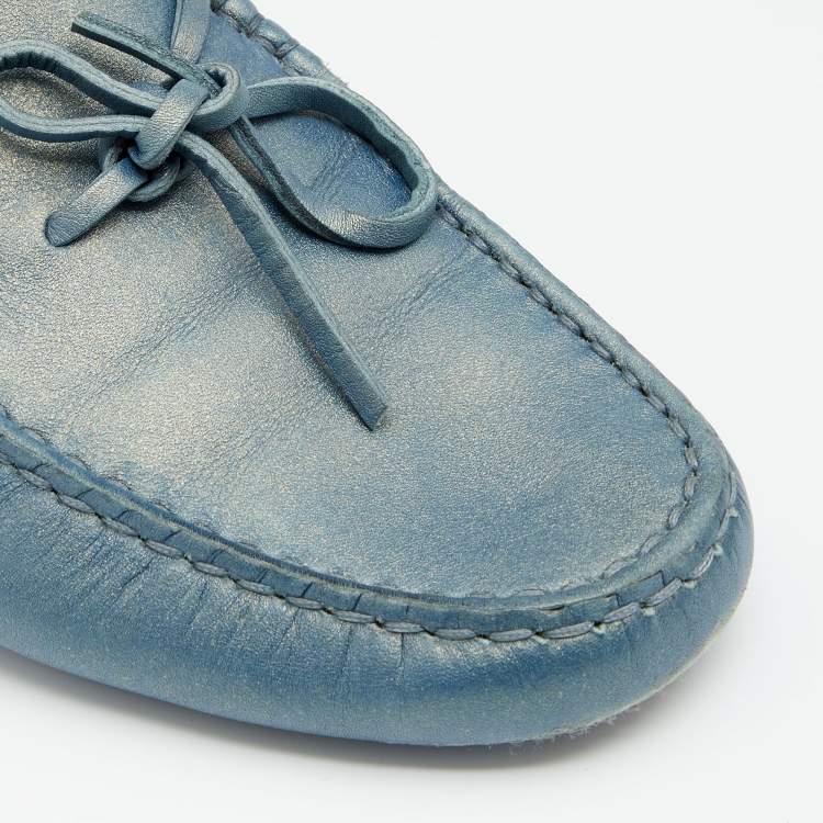 مملوكة مسبقًا Tod's Blue Iridescent Leather Bow Slip On Loafers Size 37.5