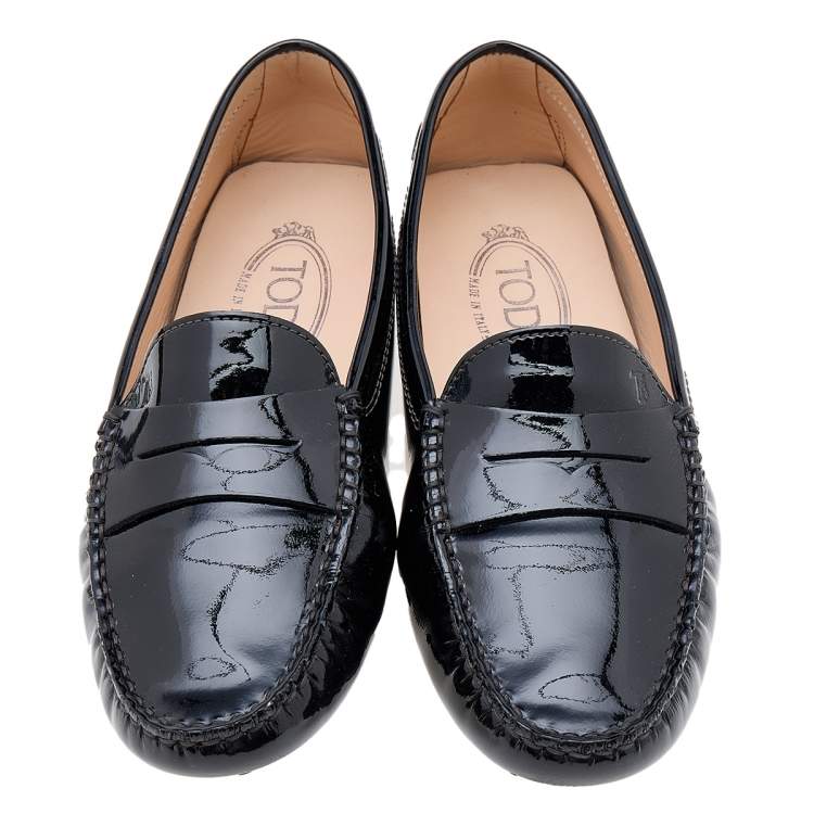 مملوكة مسبقًا Tod's Black Patent Leather Penny Slip On Loafers Size 38