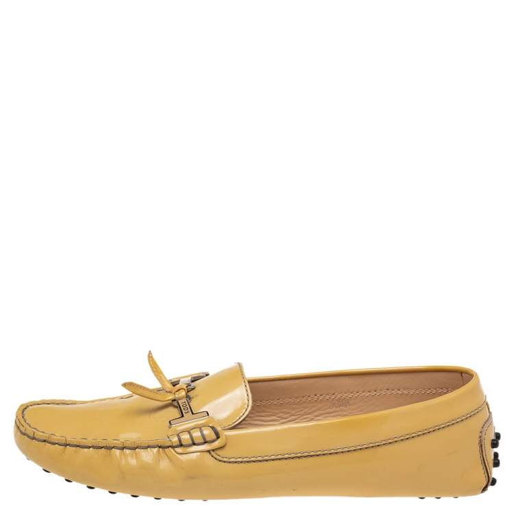 مملوكة مسبقًا Tod's Yellow Patent Leather Driver Loafers Size 40.5