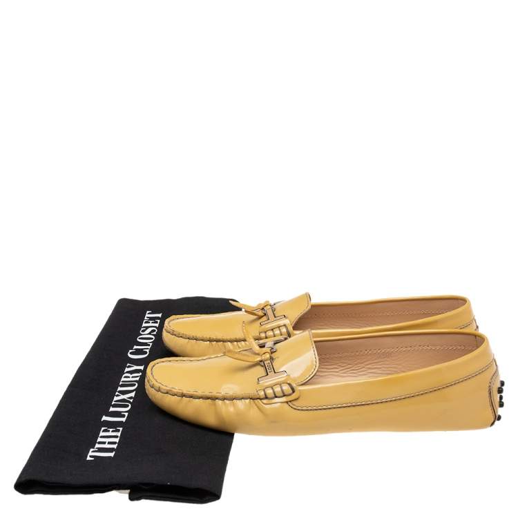 مملوكة مسبقًا Tod's Yellow Patent Leather Driver Loafers Size 40.5