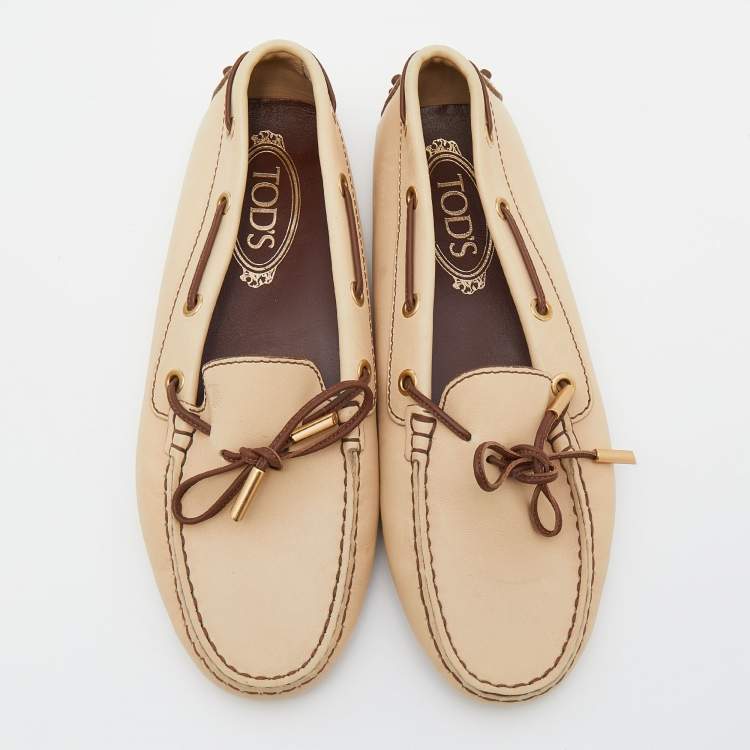 مملوكة مسبقًا Tod's Beige Leather Gommino Bow Slip On Loafers Size 37