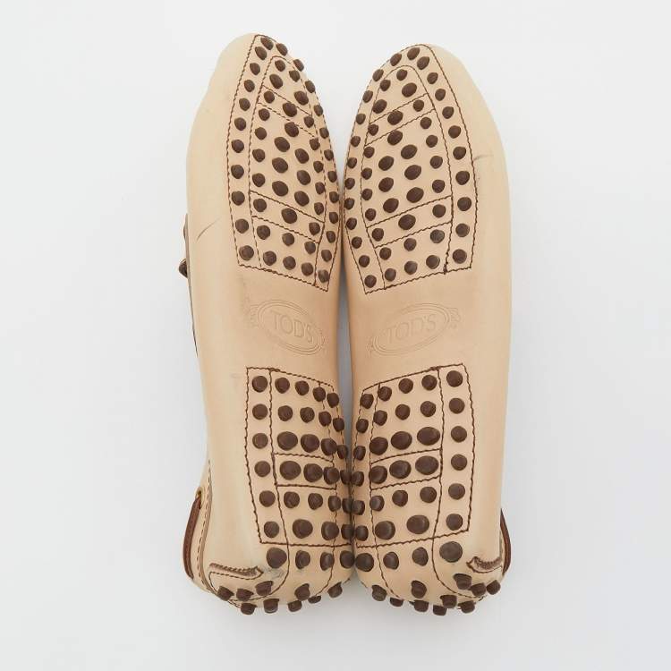 مملوكة مسبقًا Tod's Beige Leather Gommino Bow Slip On Loafers Size 37