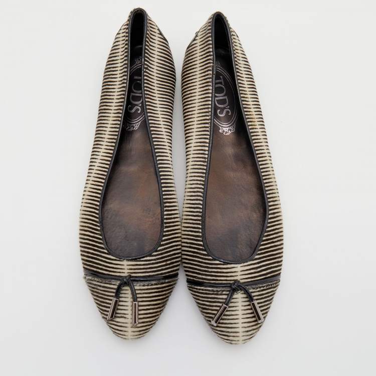 Pre Owned Tod's White/Black Calf Hair And Patent Leather Bow Flats Size 39