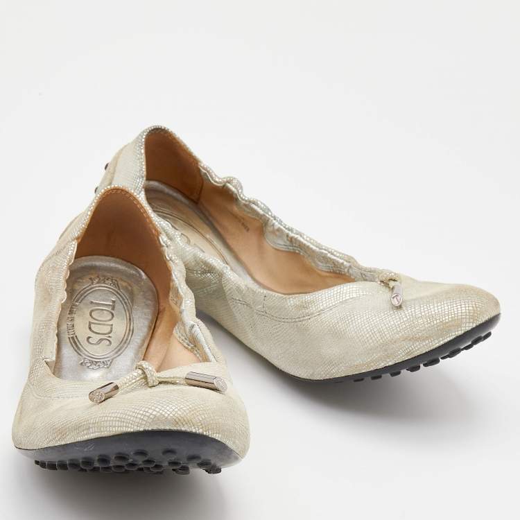 Pre Owned Tod's Silver Textured Nubuck Leather Bow Scrunch Ballet Flats Size 39.5