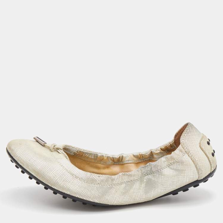 Pre Owned Tod's Silver Textured Nubuck Leather Bow Scrunch Ballet Flats Size 39.5