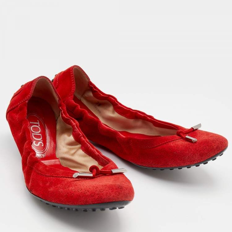 Pre Owned Tod's Red Laser Cut Suede Bow Scrunch Ballet Flats Size 39