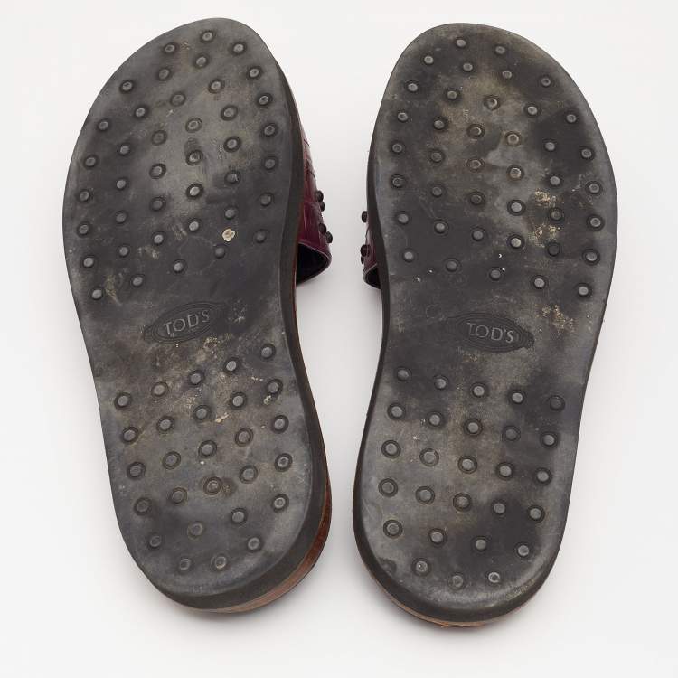Pre Owned Tod's Burgundy Croc Embossed Leather Studded Flat Slides Size 38