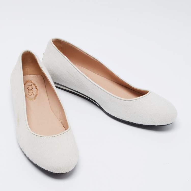 Pre Owned Tod's White Calf Hair Ballet Flats Size 37