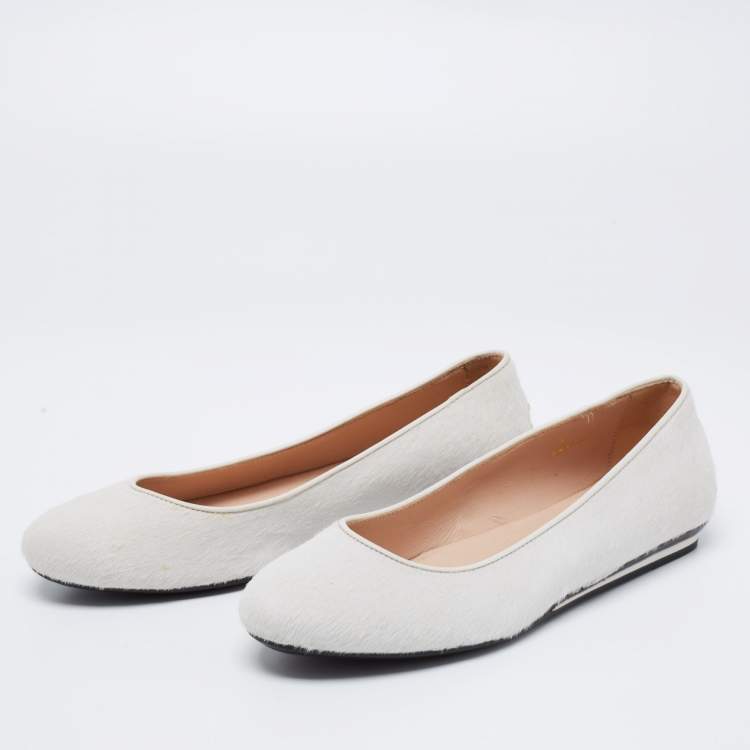 Pre Owned Tod's White Calf Hair Ballet Flats Size 37