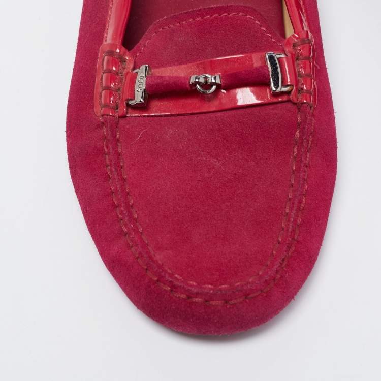 مملوكة مسبقًا Tod's Magenta Suede Buckle Loafers Size 38.5