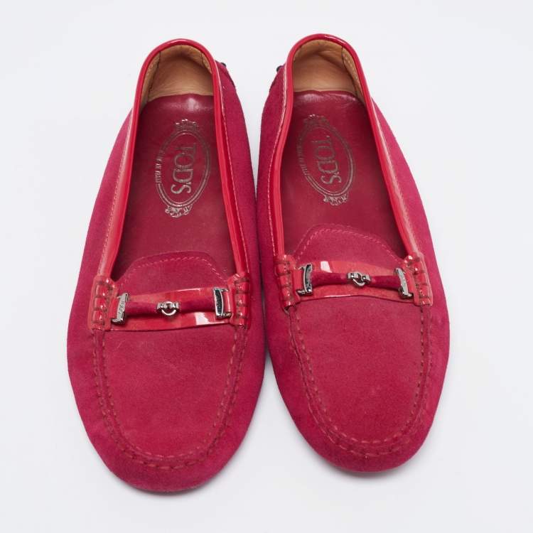 مملوكة مسبقًا Tod's Magenta Suede Buckle Loafers Size 38.5