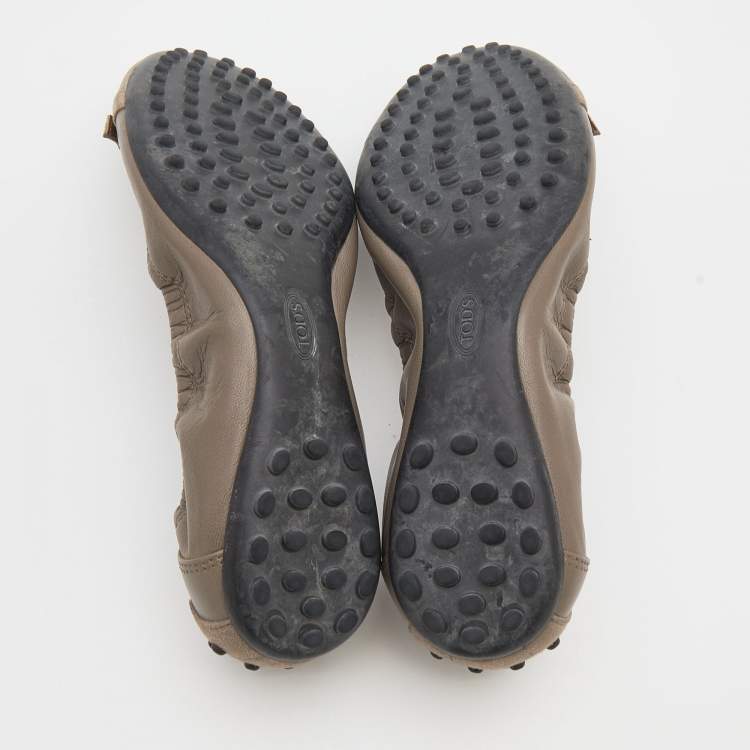 Pre Owned Tod's Taupe /Grey Leather and Suede Scrunch Ballet Flats Size 38.5