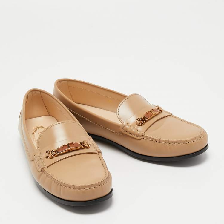 Pre Owned Tods Beige Leather Chain Slip on Loafers Size 38.5