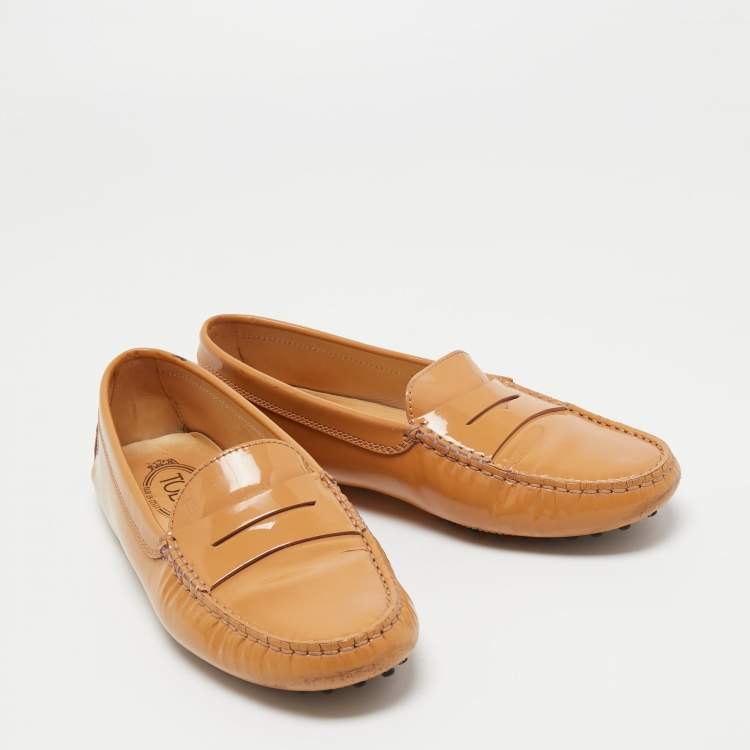 مملوكة مسبقًا Tod's Brown Patent Leather Gommini Penny Loafers Size 38.5 