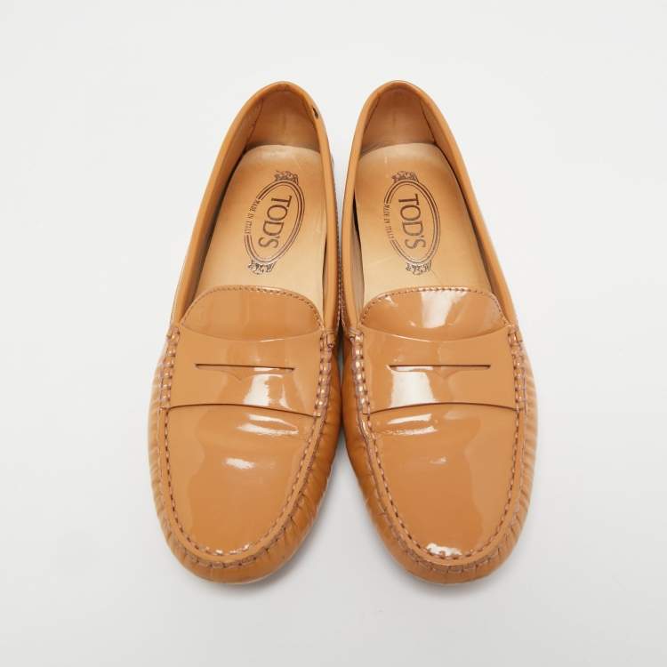 مملوكة مسبقًا Tod's Brown Patent Leather Gommini Penny Loafers Size 38.5 